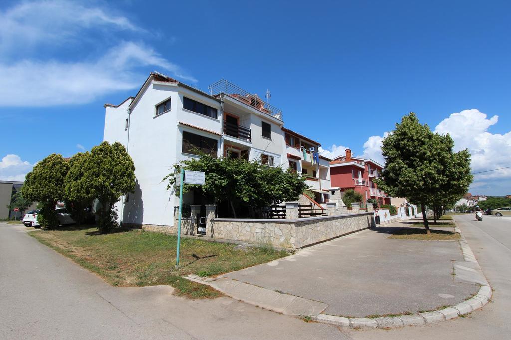 Apartments Natali 로비니 외부 사진